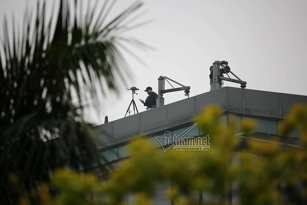 Lính bắn tỉa Mỹ kiểm soát điểm cao nơi ở của Tổng thống Trump-2