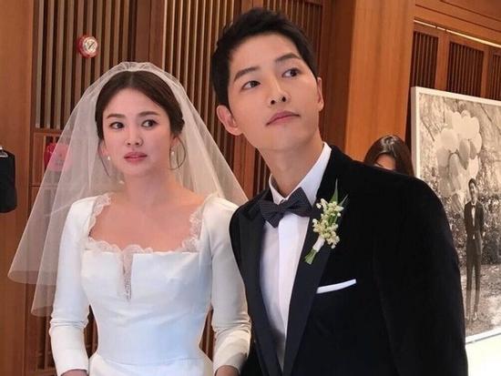 Rộ tin đồn Song - Song ly hôn do Song Joong Ki ngoại tình với bạn thân Song Hye Kyo