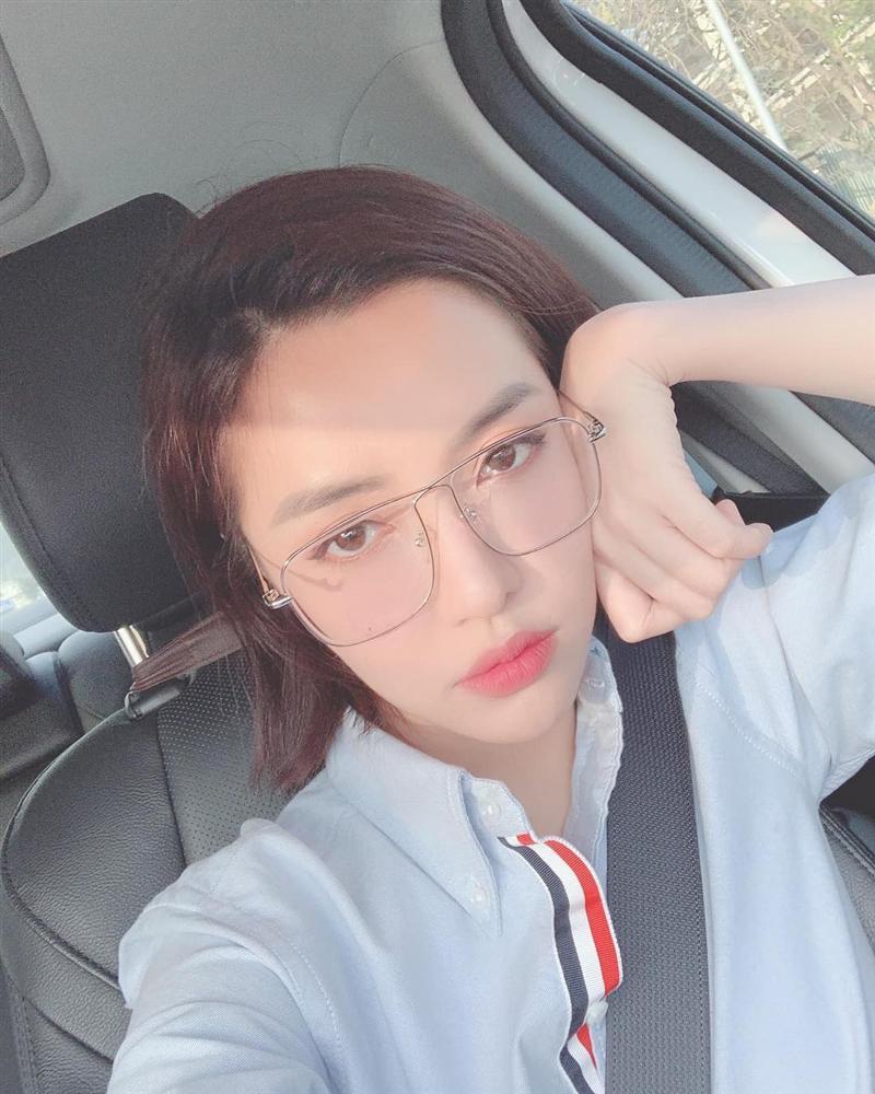 Từ Mạc Văn Khoa đến Trịnh Thăng Bình, Hiền Hồ... cả showbiz Việt vẫn mải mê diện 1 chiếc áo sơ mi quốc dân-9