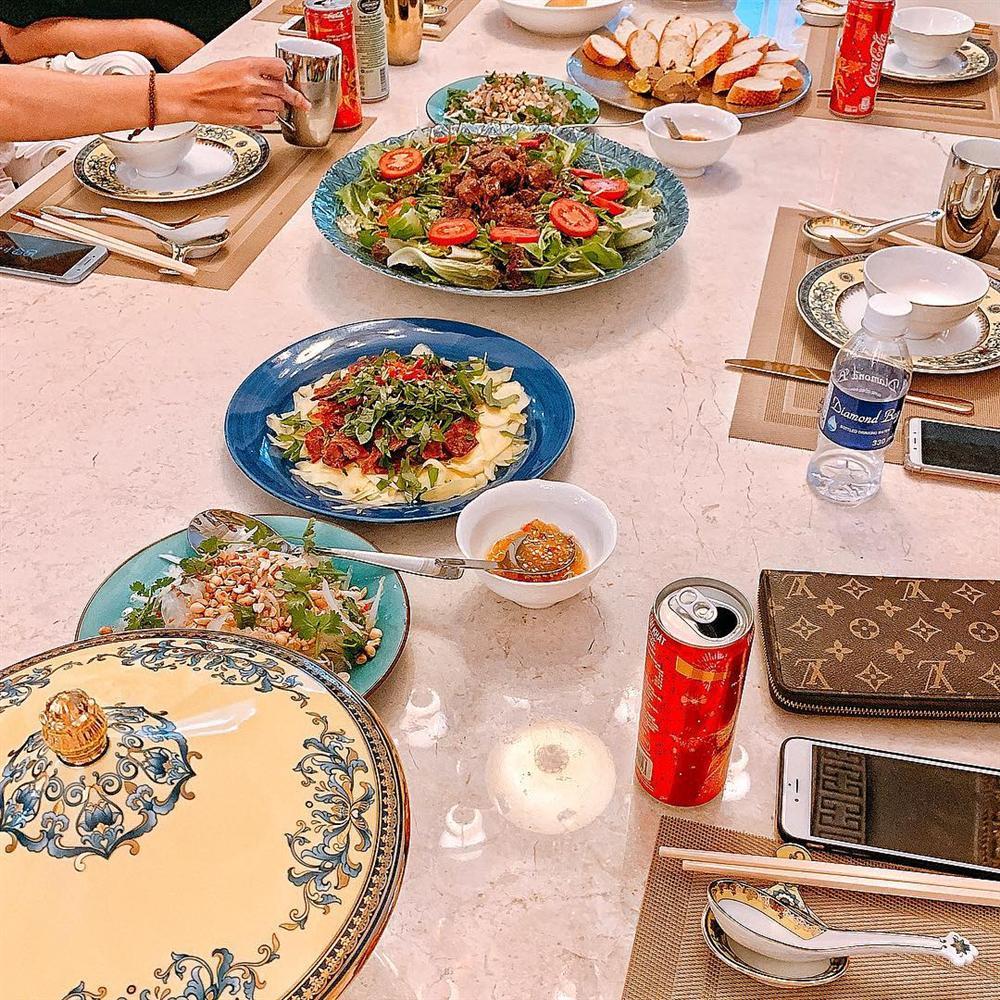 Nàng dâu nhà giàu Lan Khuê chiến hết cả nồi cơm chỉ với một món ăn rẻ tiền đến không ngờ-4