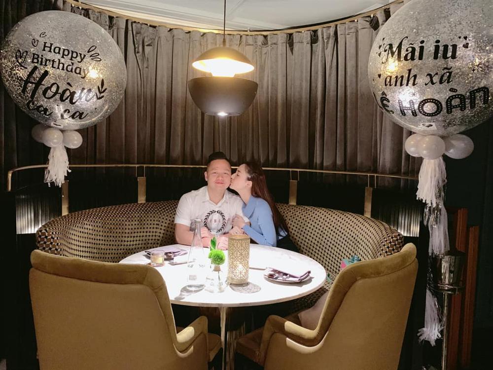 Hoa hậu Kỳ Duyên sát sao quan sát khi nhân viên chăm sóc khách hàng-5