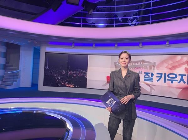 Nhan sắc nữ MC Hàn Quốc gây sốt khi tác nghiệp trên nóc khách sạn Daewoo-9