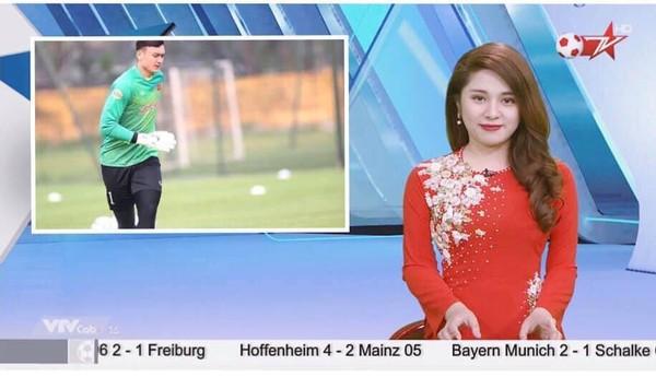 Đã tìm ra toàn bộ thông tin của nữ MC đọc bản tin thể thao đang xôn xao vì ăn mặc trễ nải trên truyền hình-3
