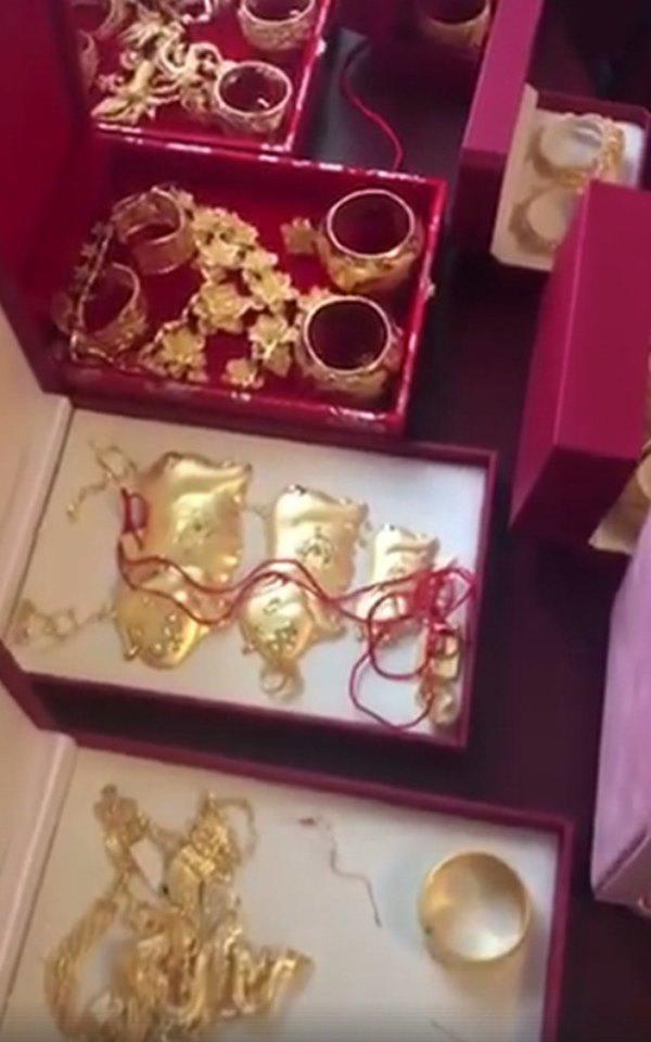 Cô dâu khoác lên người hơn chục cây vàng trong đám cưới gây xôn xao-1