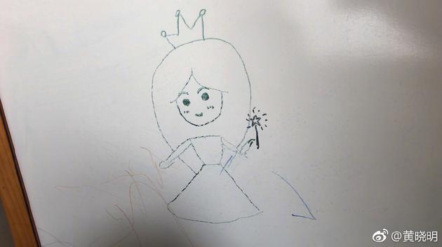 Mặc kệ tin đồn ly hôn bủa vây, Huỳnh Hiểu Minh cùng con trai tự tay tặng quà tặng sinh nhật Angela Baby-3