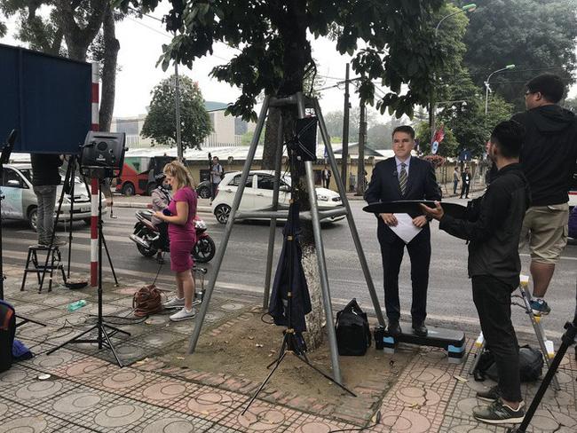 Sự thật ngã ngửa đằng sau những cảnh quay chất hơn nước cất của MC/BTV tại hội nghị thượng đỉnh Mỹ - Triều-2