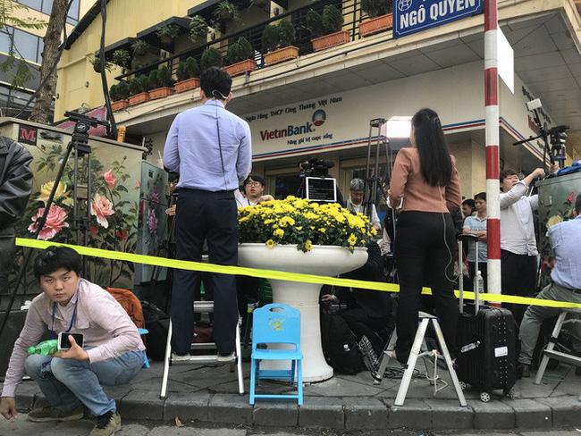 Sự thật ngã ngửa đằng sau những cảnh quay chất hơn nước cất của MC/BTV tại hội nghị thượng đỉnh Mỹ - Triều-5