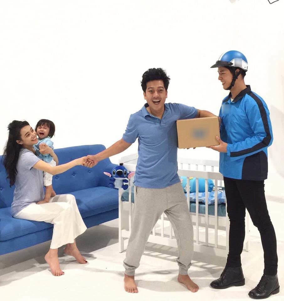 Nhã Phương xuất hiện đúng dáng mẹ bỉm sữa: Mặt phờ phạc, mắt thâm quầng sau 1 tháng sinh con-4