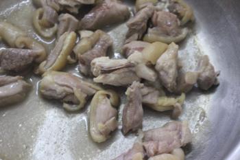 Bữa tối làm gà xào đu đủ vừa nhanh lại ngon ngất ngây-4