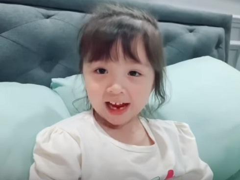 Quý tử lai học nói tiếng Việt cưng ơi là cưng khiến Elly Trần bật cười như được mùa-1