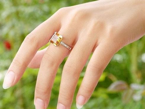 Cách đeo nhẫn chuẩn phong thủy để tình duyên viên mãn, tài lộc dồi dào may mắn cả năm