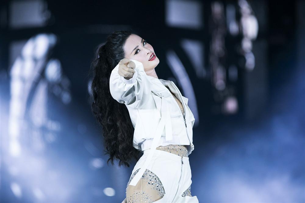 Đông Nhi - Ông Cao Thắng kỷ niệm 10 năm yêu mật ngọt, chưa bao giờ fans chờ đợi đám cưới hơn thế-12