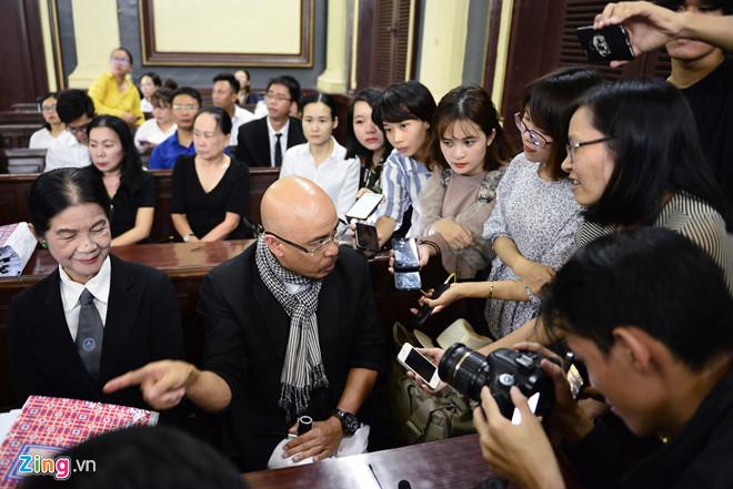 Hoãn phiên tòa ly hôn, làm rõ 2.102 tỷ phía ông Vũ phản tố-4