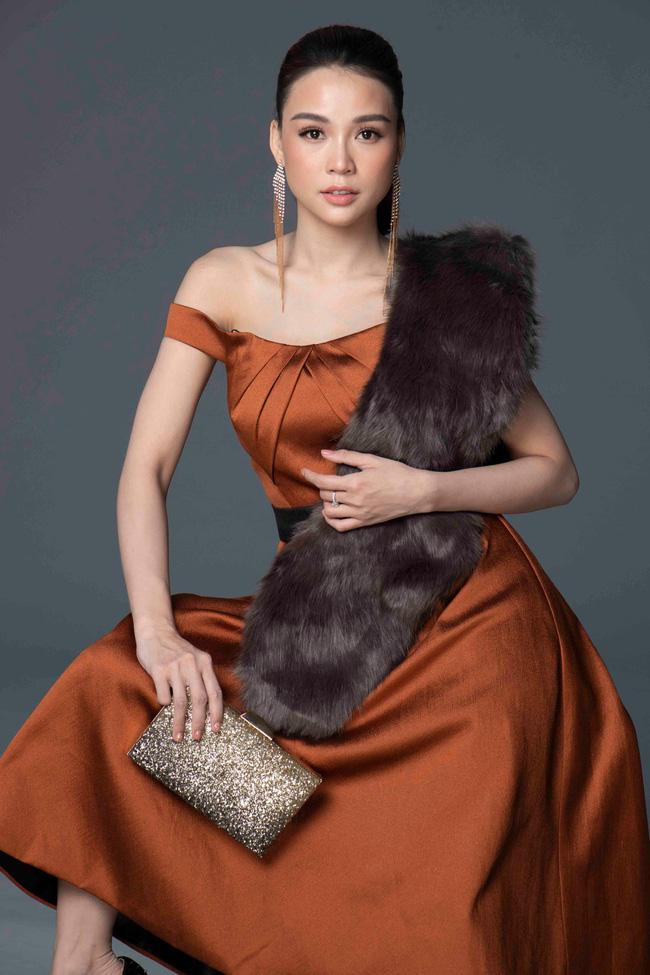 SAO MẶC ĐẸP: Hồ Ngọc Hà chi hơn 300 triệu đồng cho 1 lần dự show thời trang - Elly Trần diện đầm xẻ hông đốt mắt-4