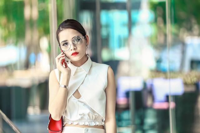 Diễn xuất dở tệ, những ngôi sao này vẫn đắt phim nhờ... mặt tiền đẹp-3