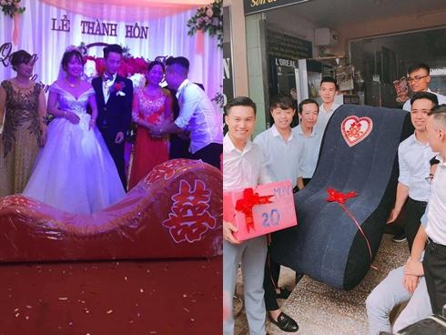 Tặng bạn 'ghế tình yêu' trong ngày cưới, anh chàng khiến người nhìn lắc đầu: 'Đúng người nhưng sai thời điểm rồi'