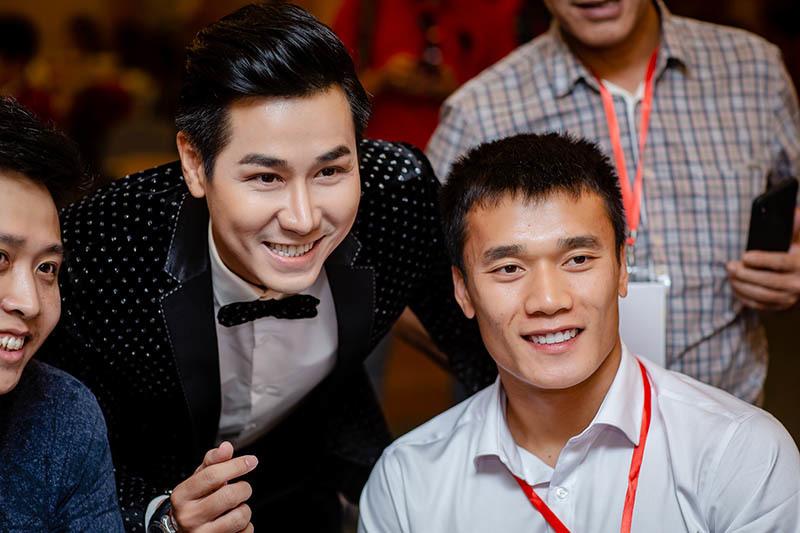 Mặt khác lạ dính nghi án phẫu thuật thẩm mỹ, MC Nguyên Khang bị ví như bản sao của Quyền Linh-7