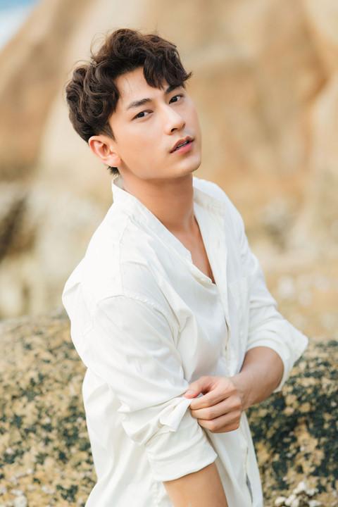 Isaac: Tôi không có hit vẫn thành công, lọt top hàng đầu-2