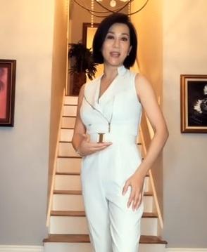 Tuổi U60, MC Kỳ Duyên vẫn xinh đẹp, dạy cách tạo dáng hút bão like-2