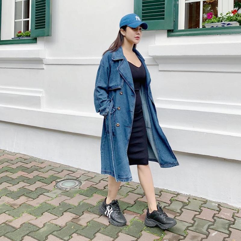 STREET STYLE SAO VIỆT: Hà Hồ khoe vòng 1 táo bạo với mốt áo trong suốt - Sơn Tùng mặc quần đùi đi dép lê vẫn đẳng cấp-3