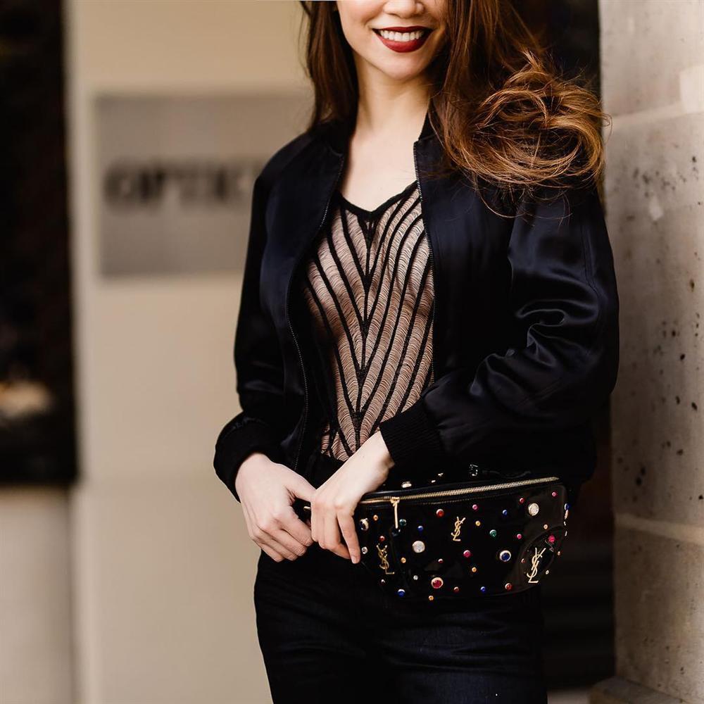 STREET STYLE SAO VIỆT: Hà Hồ khoe vòng 1 táo bạo với mốt áo trong suốt - Sơn Tùng mặc quần đùi đi dép lê vẫn đẳng cấp-2