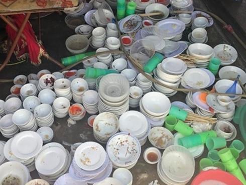 Vừa sinh được 1 tháng đã phải rửa cả chục mâm bát và cách đáp trả cao tay của cô con dâu