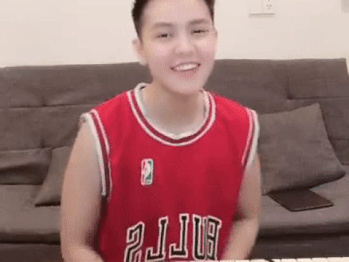 Kỷ niệm 1 năm ngày cưới, tomboy đình đám cộng đồng LGBT tung clip sặc mùi ngôn tình với bạn đời đồng giới-7