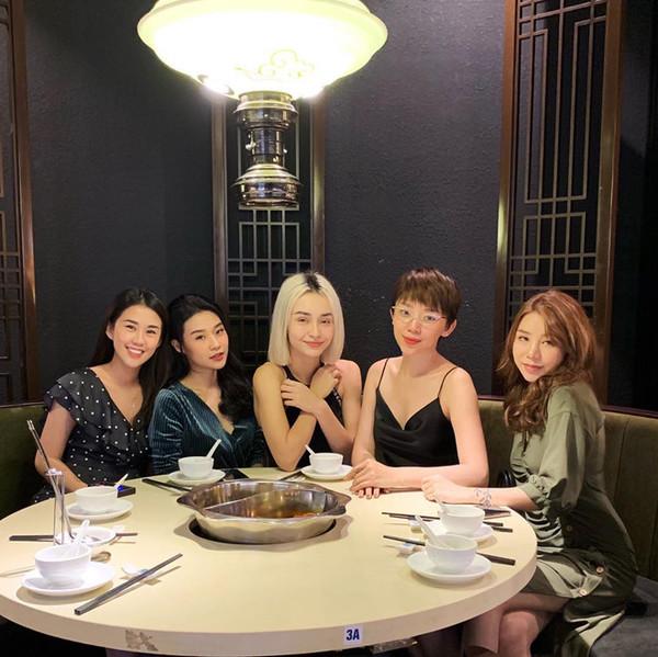 Hội bạn thân hot girl nổi tiếng: xinh đẹp, tài giỏi và không kém phần lầy lội-5