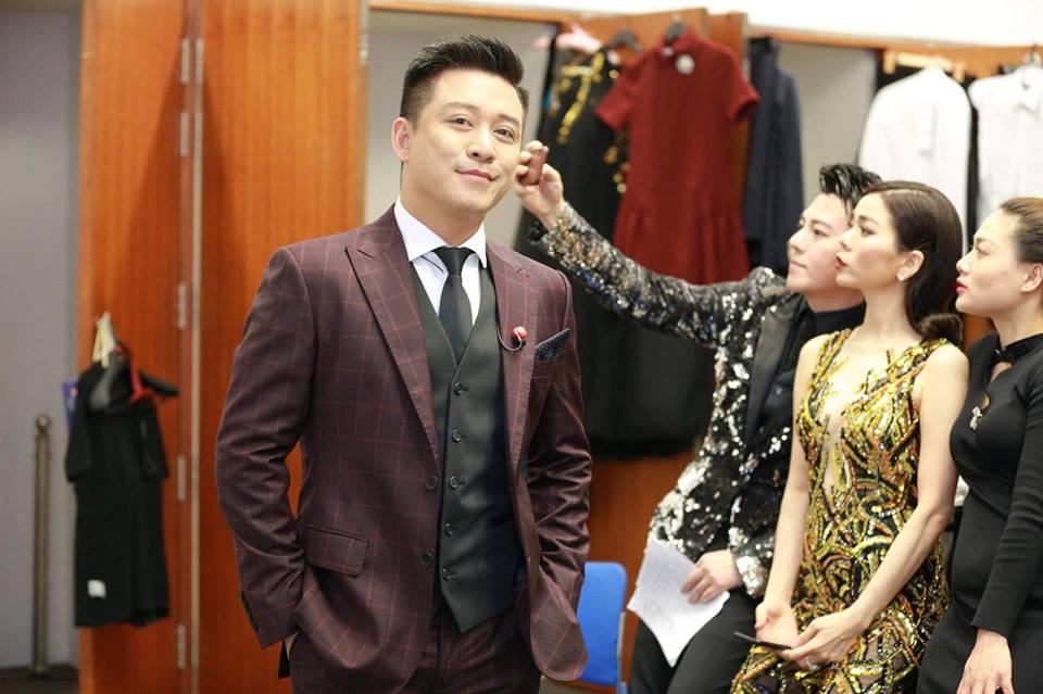 Khoe mái tóc vàng chóe và đồ hiệu ngập nhà, Hoàng Thùy Linh bỗng hoang mang vì nhận ra mình đã khác quá khứ-11