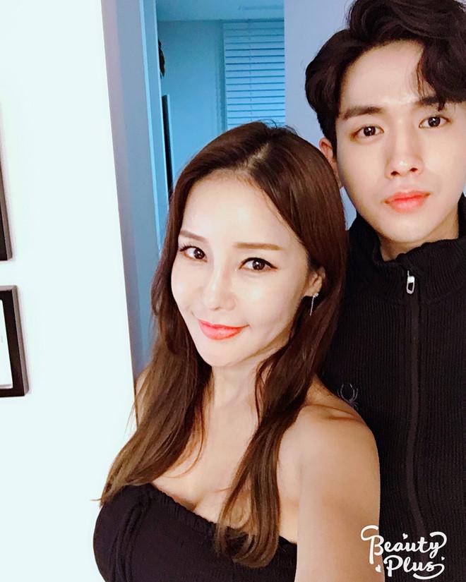 Hôn nhân không con cái của sao nữ U50 và chồng ca sĩ kém 17 tuổi-7