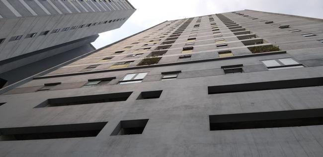 Hà Nội: Bé trai rơi từ tầng cao chung cư Linh Đàm tử vong khi được gửi sang nhà người quen-4