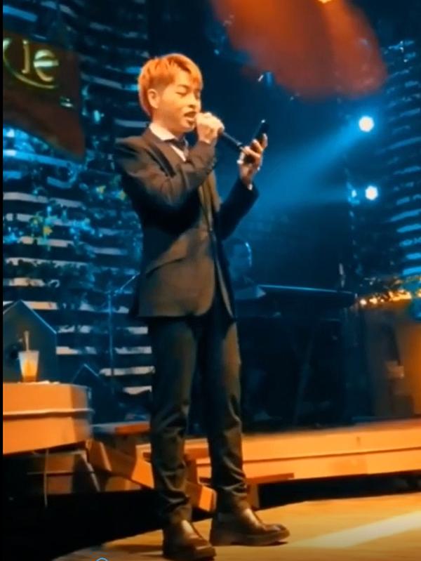 Mặc cả chỉ rap 2 câu, thế mà Đức Phúc vẫn vấp đến nỗi chỉ biết cười chữa ngượng-1