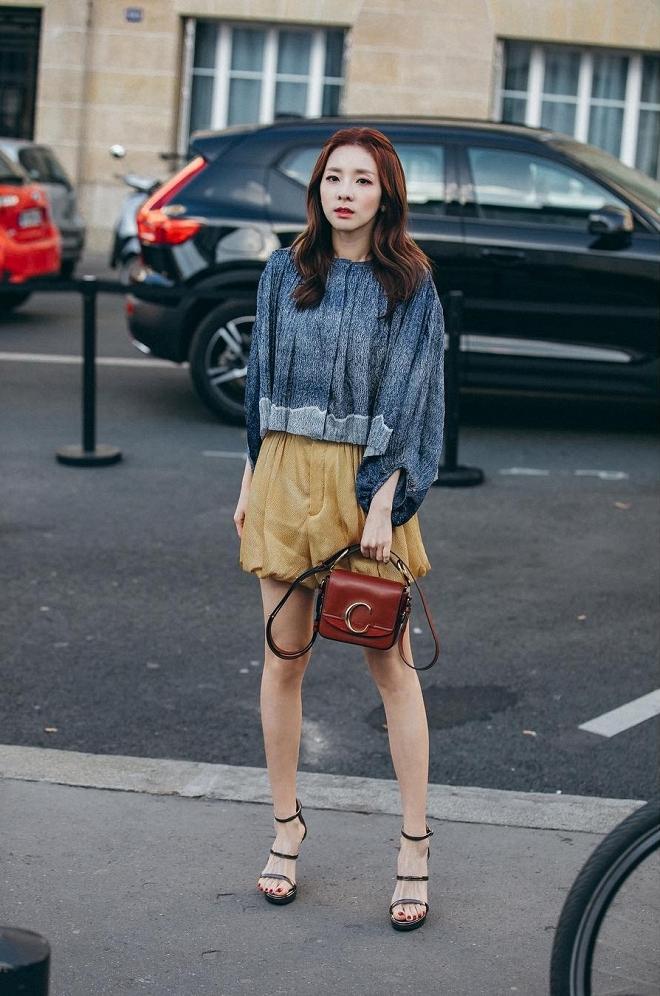 Dàn sao Hoa - Hàn đổ bộ Paris Fashion Week: Park Shin Hye đẹp đảo điên - Trương Gia Nghê gợi cảm đến từng centimet-5