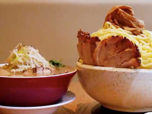 Thử thách 'khó nhằn' ăn bát mì ramen nặng gần 4 kg