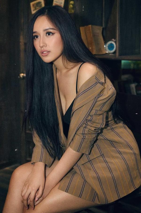 Đi uống cafe thôi mà Mai Phương Thúy gợi cảm hết nấc khiến Hoàng Thùy Linh nảy sinh ý định cầu hôn-6