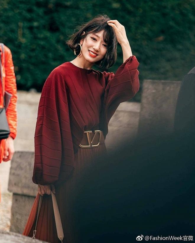 Dàn sao Hoa - Hàn đổ bộ Paris Fashion Week: Park Shin Hye đẹp đảo điên - Trương Gia Nghê gợi cảm đến từng centimet-1