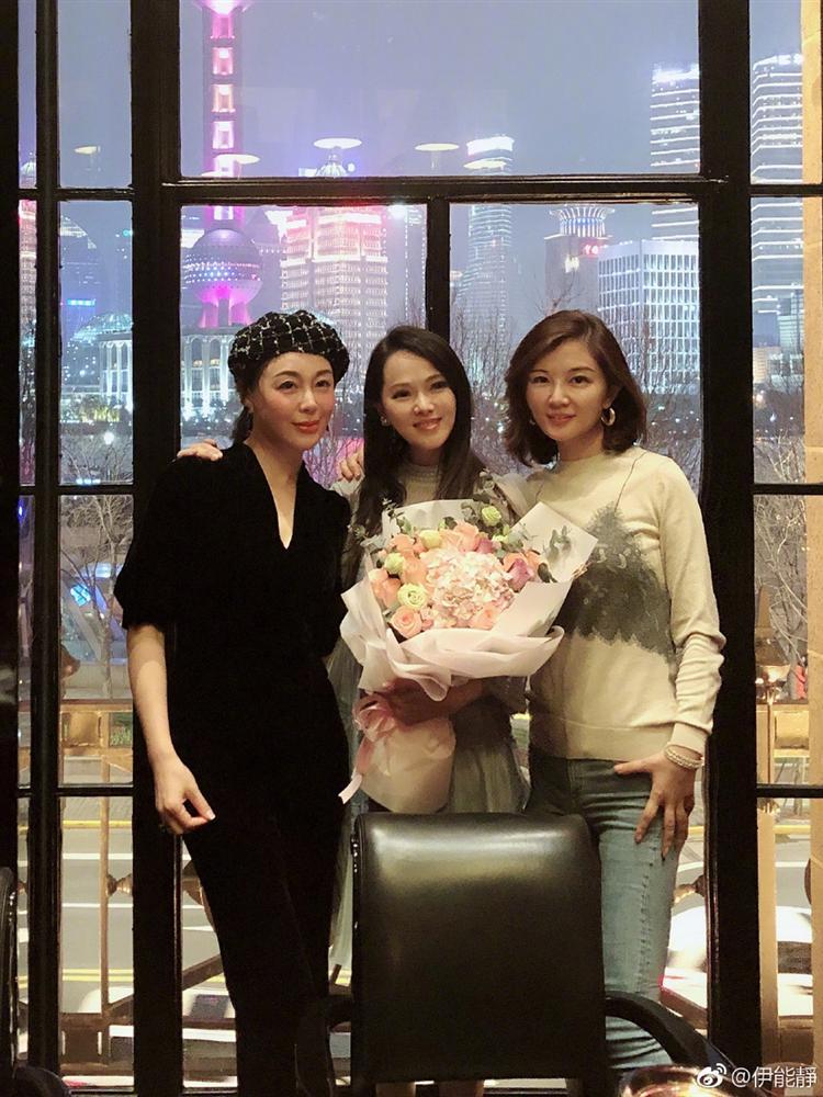 Nhan sắc lão hóa ngược khó tin của mỹ nhân ngoại tình xứ Trung khi bước vào tuổi 50-2