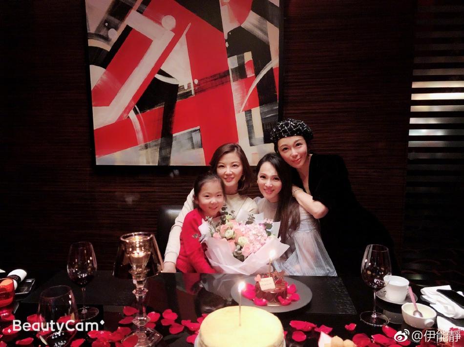 Nhan sắc lão hóa ngược khó tin của mỹ nhân ngoại tình xứ Trung khi bước vào tuổi 50-4