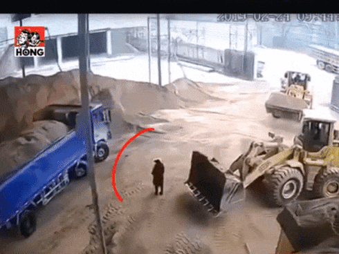 Thanh niên vi phạm giao thông còn chửi lại, thanh tra nhắc nhở: Anh ơi, mẹ là người sinh mình ra. Anh đừng lôi mẹ lên mồm, bẩn lắm!-2