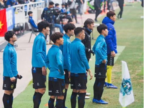 Xem Công Phượng dạy đồng đội người Hàn tỏ tình với gái Việt, fans cười không ngớt vì quá lầy-2