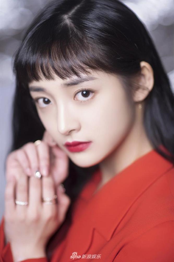 Dung mạo như hoa của mỹ nhân bị đồn cặp kè với thiếu gia giàu nhất Trung Quốc Vương Tư Thông-2