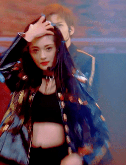 Dung mạo như hoa của mỹ nhân bị đồn cặp kè với thiếu gia giàu nhất Trung Quốc Vương Tư Thông-5