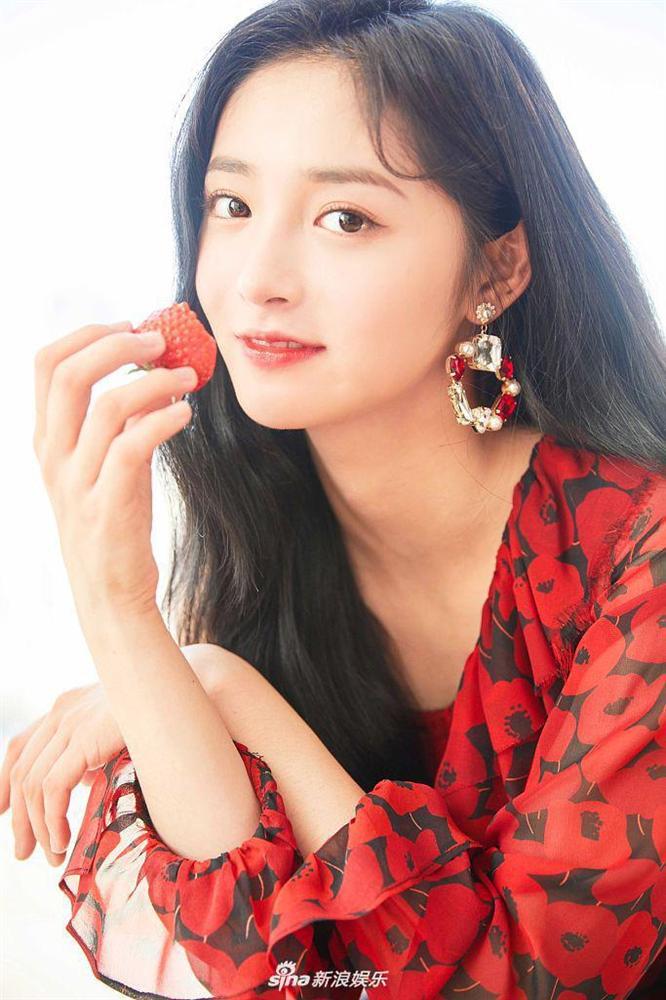 Dung mạo như hoa của mỹ nhân bị đồn cặp kè với thiếu gia giàu nhất Trung Quốc Vương Tư Thông-10