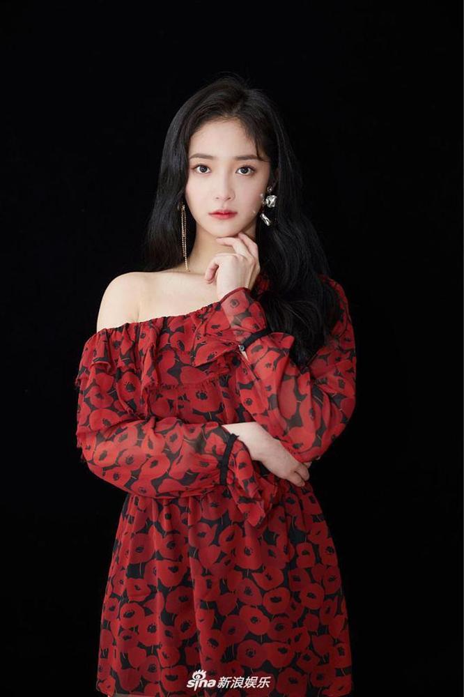 Dung mạo như hoa của mỹ nhân bị đồn cặp kè với thiếu gia giàu nhất Trung Quốc Vương Tư Thông-11