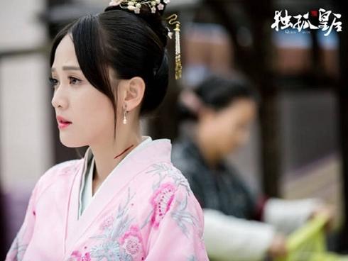 Trần Kiều Ân đăng video mừng sinh nhật 40 tuổi, dân mạng bật cười khi phát hiện răng mỹ nhân dính rau-11