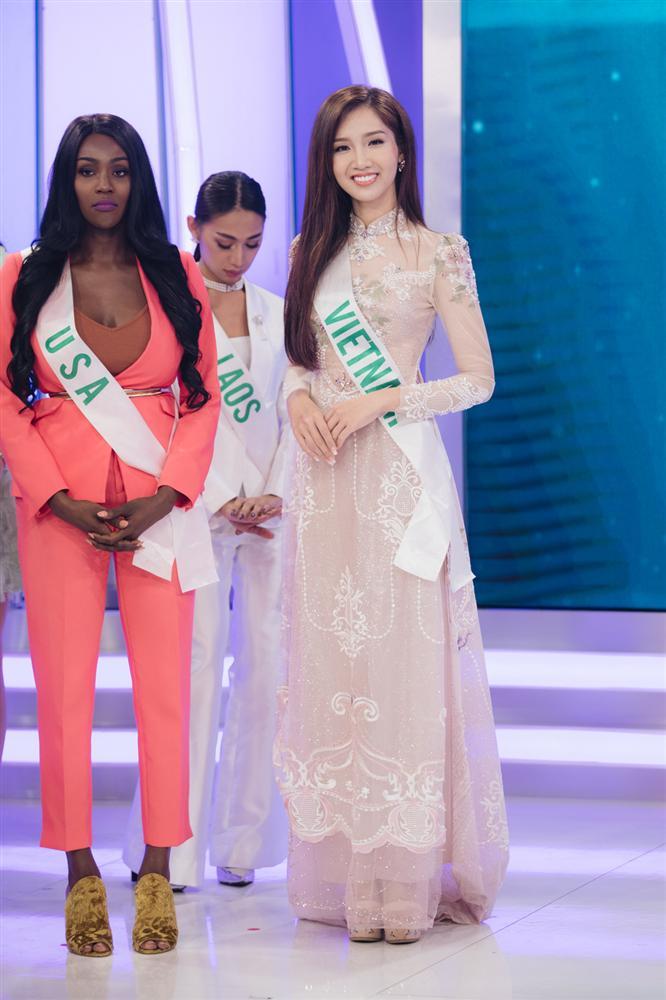 Hương Giang gây thổn thức với khoảnh khắc đẹp tựa tiên nữ - Ngọc Trinh hóa nàng thơ nổi nhất thảm đỏ tuần qua-1