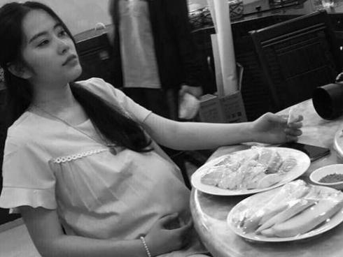 Nam Em gây hoang mang với hình ảnh bụng bầu vượt mặt: Mỹ nhân lên chức mẹ hay chiêu mới quảng cáo ngành?