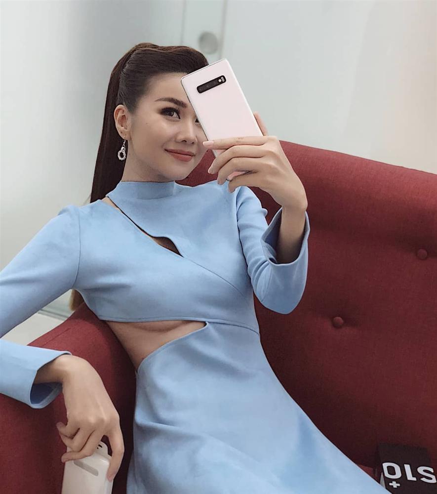 Phương Trinh Jolie thích thú vì có thể khỏa thân dạo chơi ở khu du lịch-11