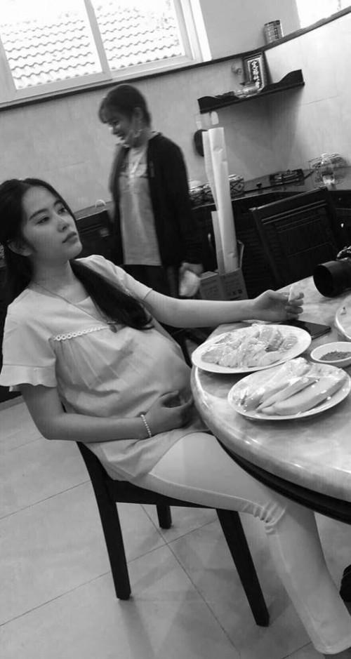 Nam Em gây hoang mang với hình ảnh bụng bầu vượt mặt: Mỹ nhân lên chức mẹ hay chiêu mới quảng cáo ngành?-1