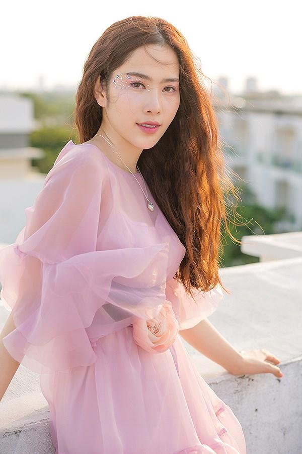 Nam Em gây hoang mang với hình ảnh bụng bầu vượt mặt: Mỹ nhân lên chức mẹ hay chiêu mới quảng cáo ngành?-4